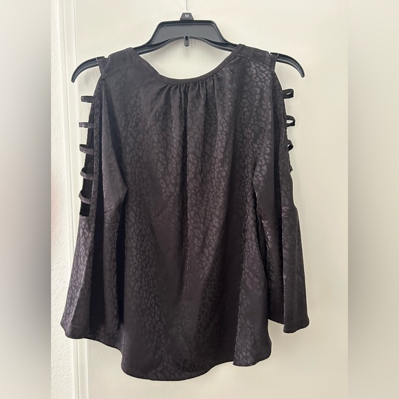 Jennifer Lopez Black Long Bell Sleeve Top Blouse. Size Medium - Picture 5 of 10